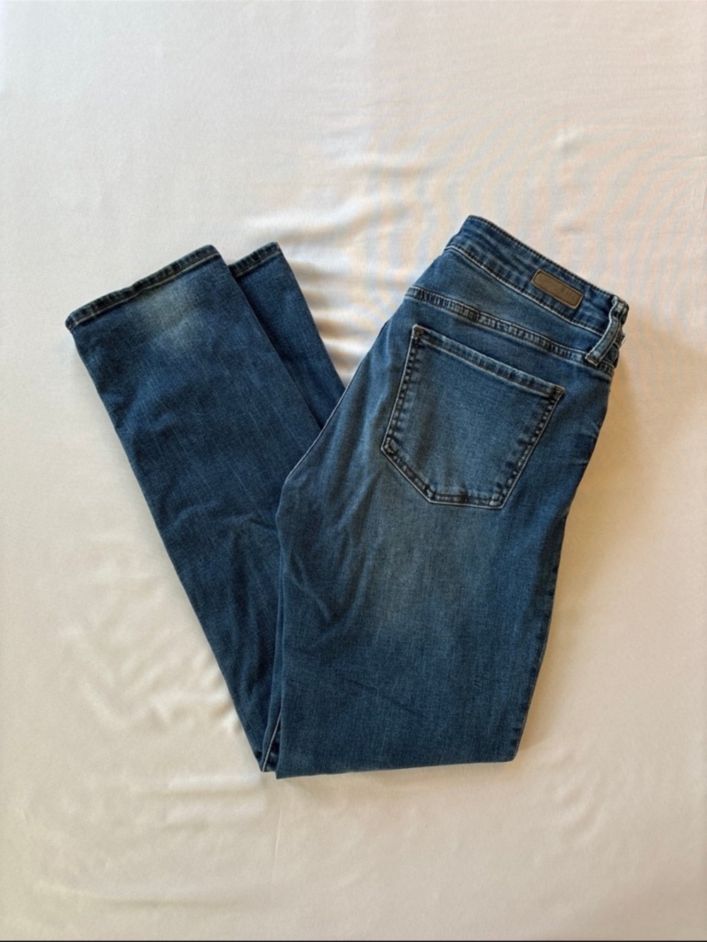 Kut from the Kloth Women’s Boyfriend Jeans in Medium Blue